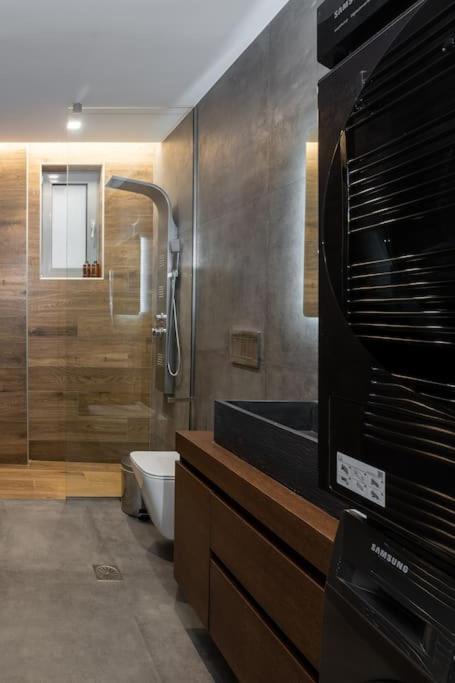 Ferienwohnung Stylish Abode Under Acropolis W/ Sunny Courtyard! Athen Exterior foto