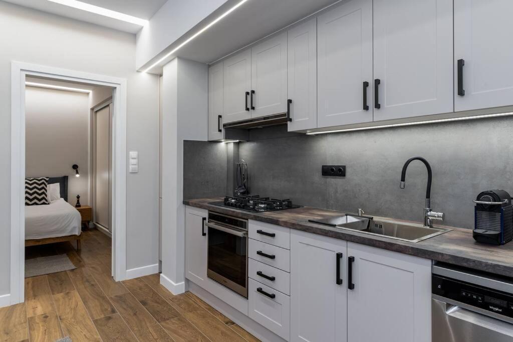 Ferienwohnung Stylish Abode Under Acropolis W/ Sunny Courtyard! Athen Exterior foto